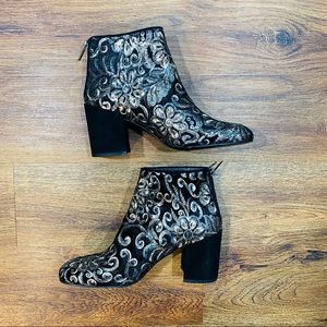 Pipebacari Embellished Velvet Booties
